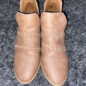 BROWN BOOTIES